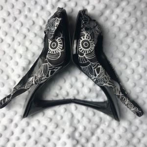 NWOB Unisa Black and White 4in heels, Size 8.5M